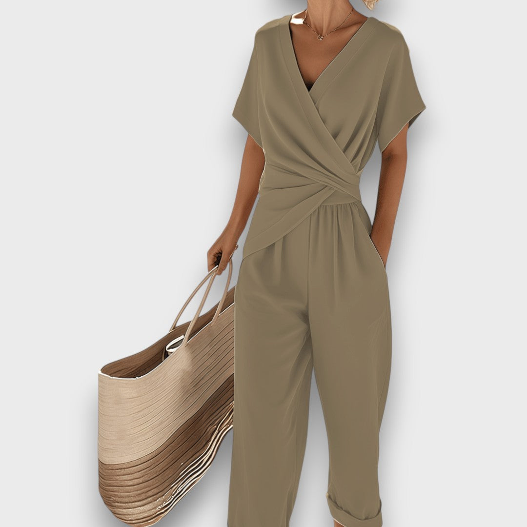 Celira | Sommerlicher Jumpsuit mit Wickeloptik