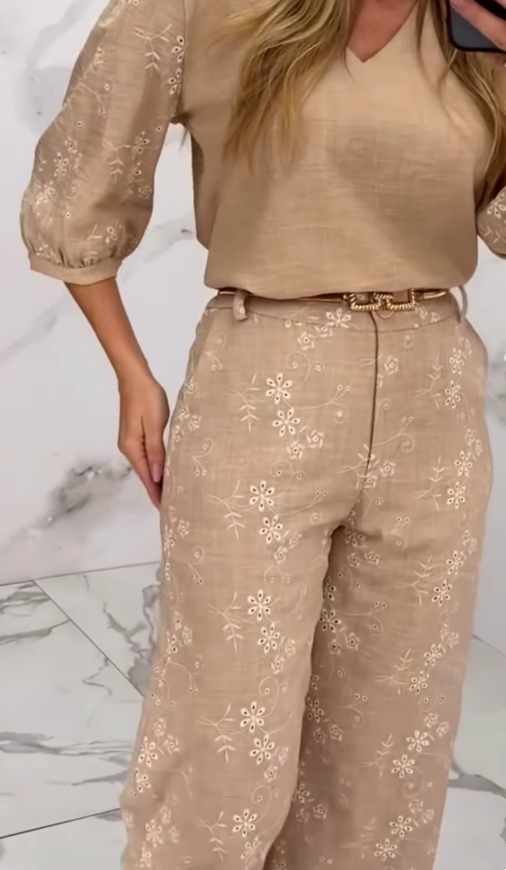 Emma | Anzug mit Stickerei-Struktur und Patchwork