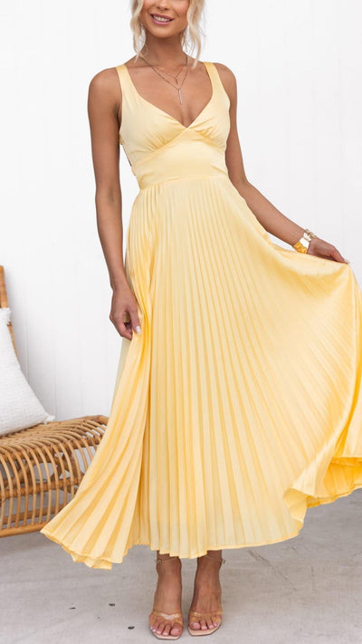 Aby™ | Gelbes plissiertes Maxikleid mit V-Ausschnitt