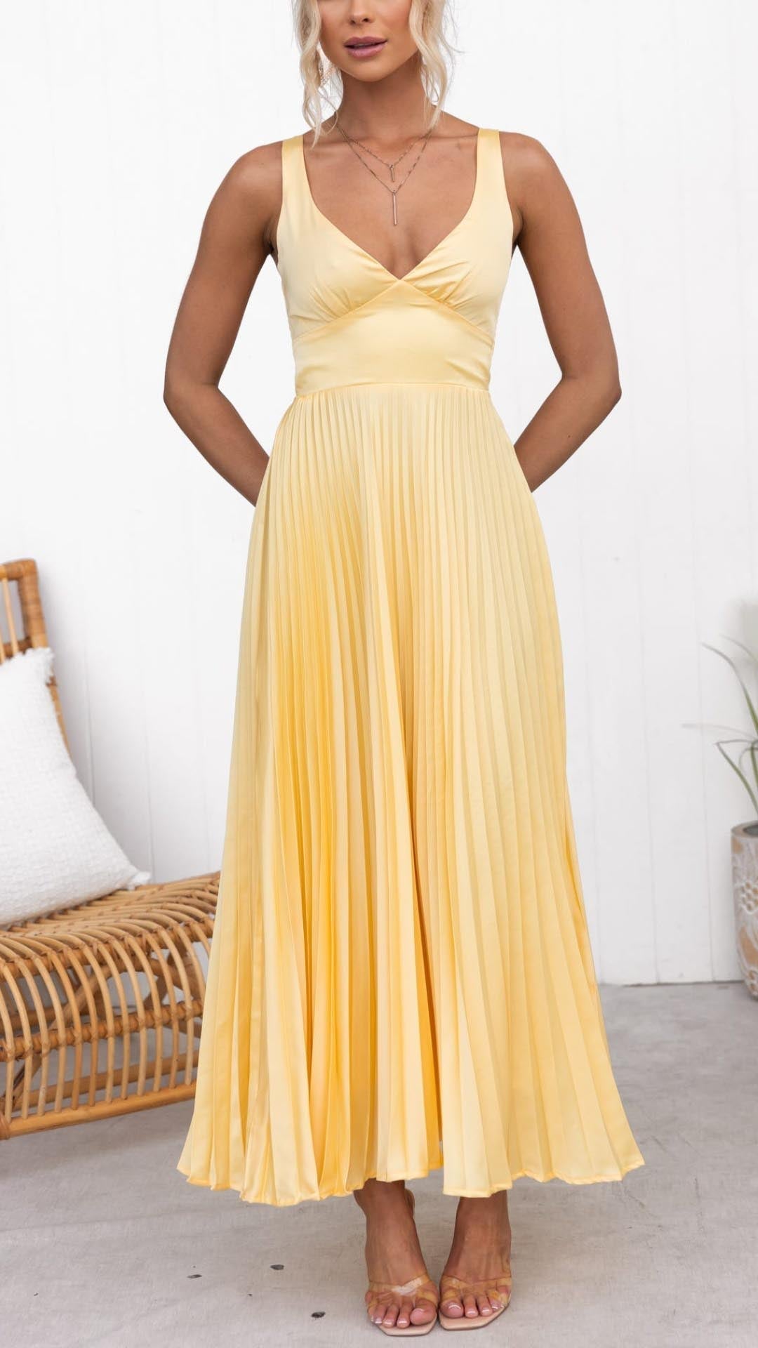 Aby™ | Gelbes plissiertes Maxikleid mit V-Ausschnitt