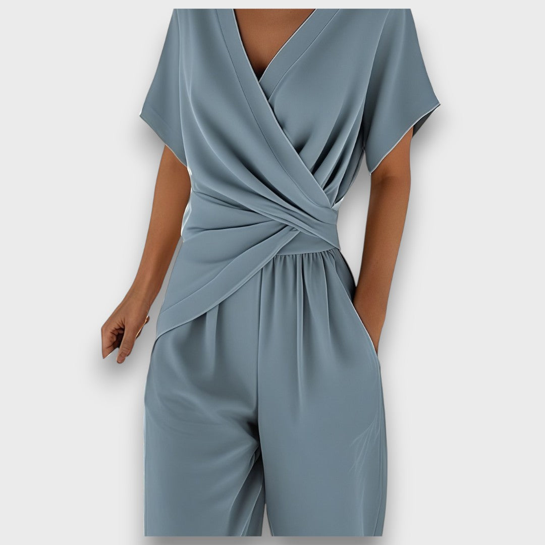 Celira | Sommerlicher Jumpsuit mit Wickeloptik
