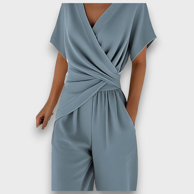 Celira | Sommerlicher Jumpsuit mit Wickeloptik
