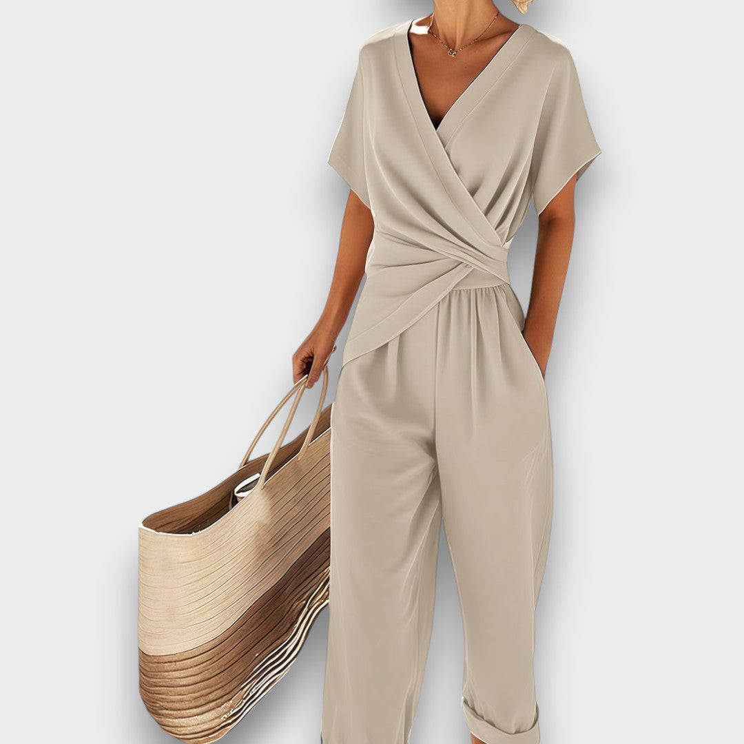 Celira | Sommerlicher Jumpsuit mit Wickeloptik