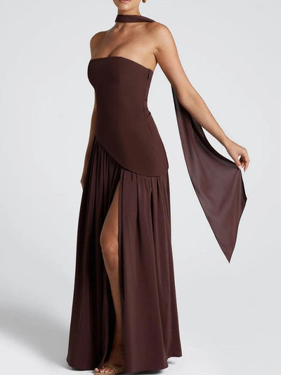 Esmee | Schulterfreies Maxikleid mit Schlitz und Schleifen-Detail